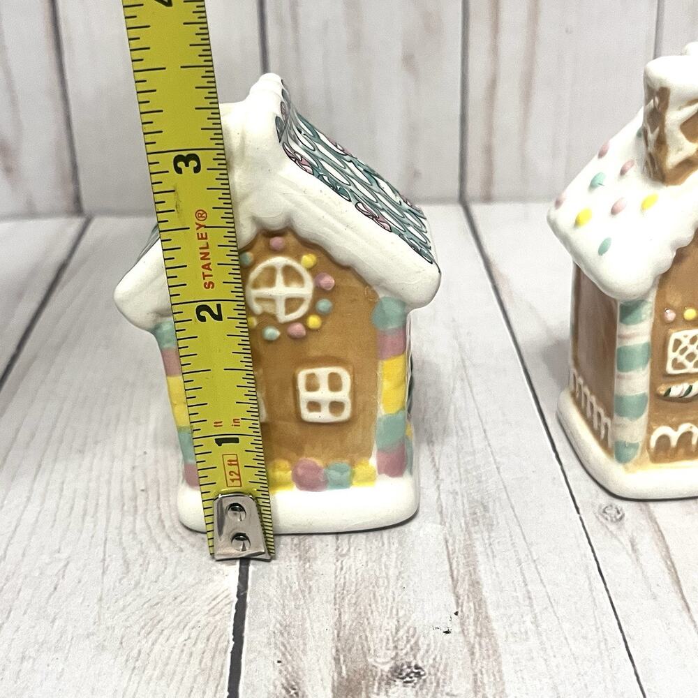 Transpac Gingerbread House Salt & Pepper Shaker Set Christmas Holiday - Picture 6 of 7